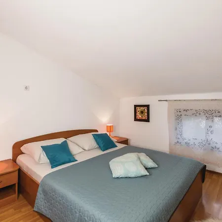 Apartman With Sea View 04 *